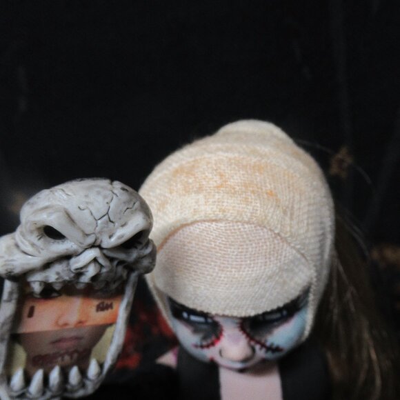 Mezco Living Dead Dolls 7 Deadly Sins- Vanity - Picture 3 of 10